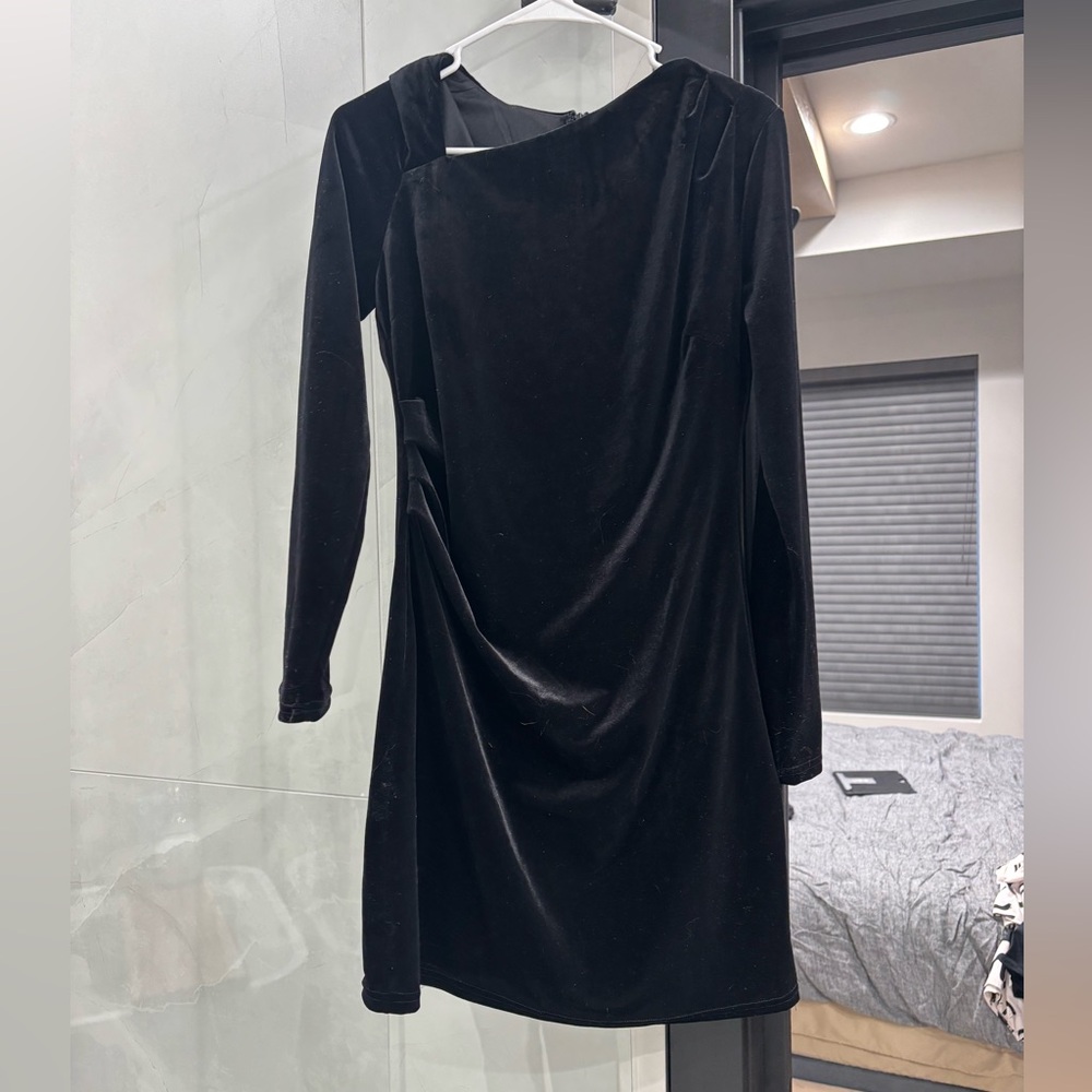 She + Sky Black Velvet Long-Sleeve Shift Dress